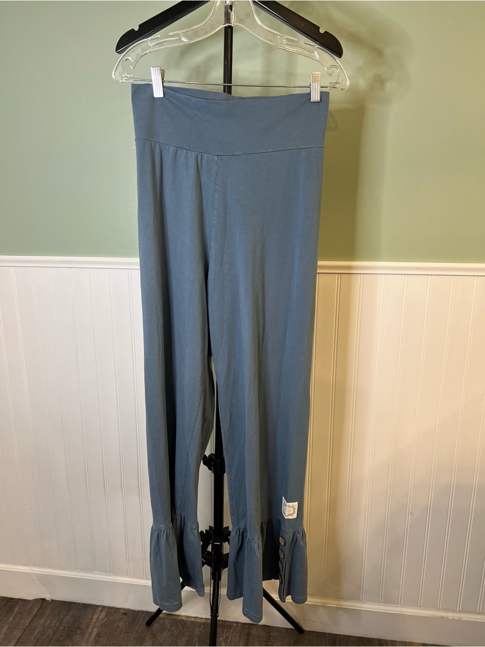 Blue Ruffle Hem Stretchy Wide-Leg Lounge Pants. Size 6